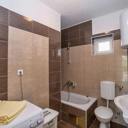 Appartamento In Starigrad-paklenica 39894 *
