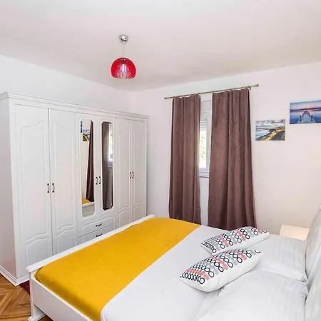 In Starigrad-paklenica 39894 Appartamento