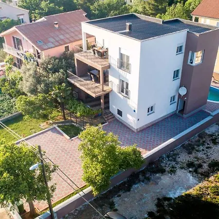 In Starigrad-paklenica 39894 Appartement *